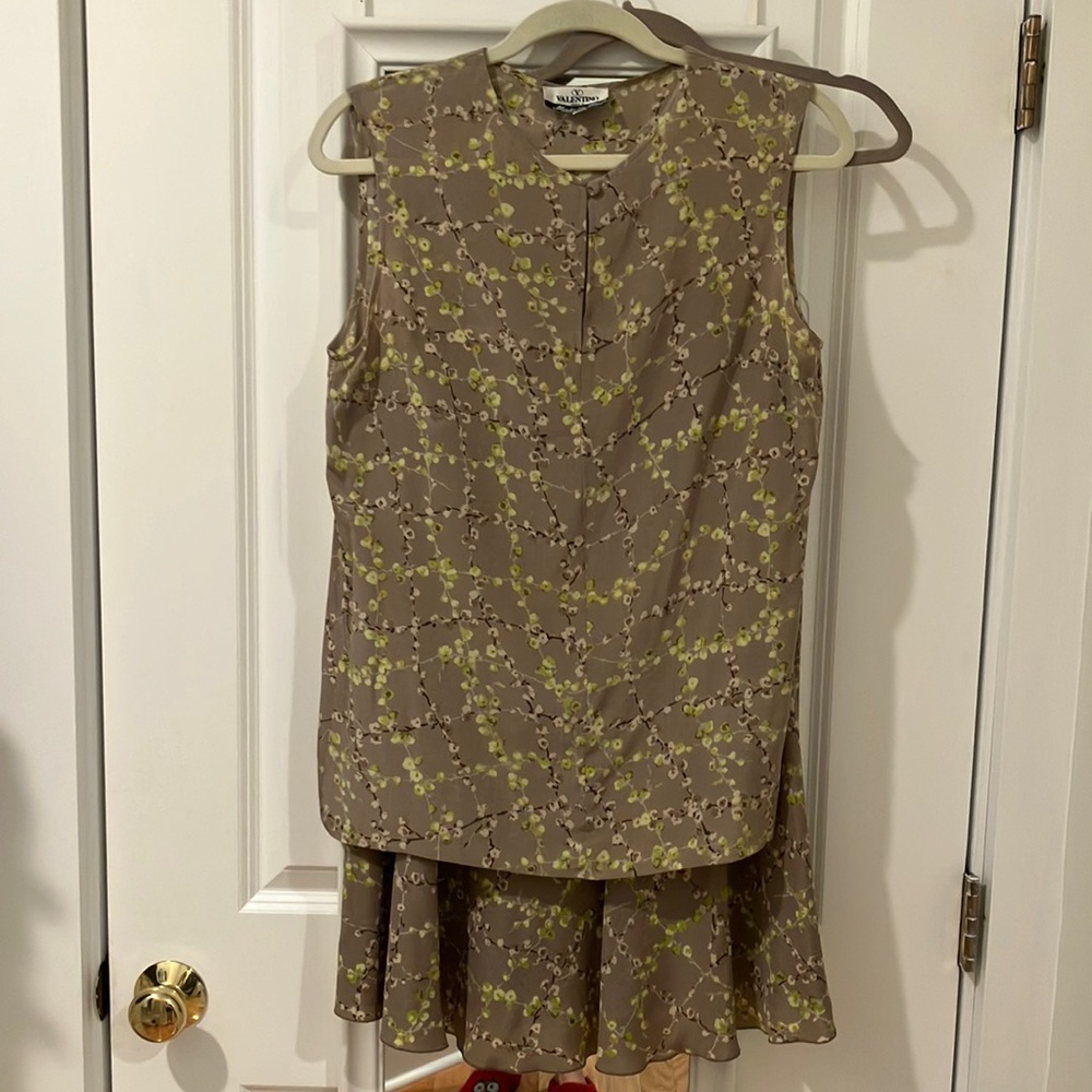 Valentino 💕🥰 Classic 2 piece top & wrap skirt